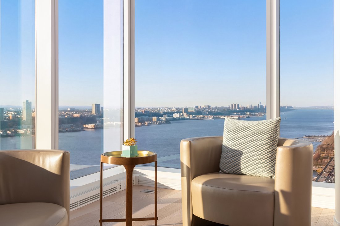 New York, New York, United States 3 - 18367078