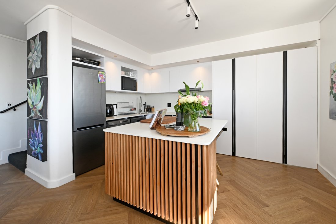 Apartment in Claremont, Cape Town, South Africa 5 - 18369145