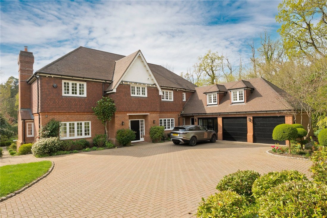 House in Fairmile, Elmbridge, England 1 - 18363899