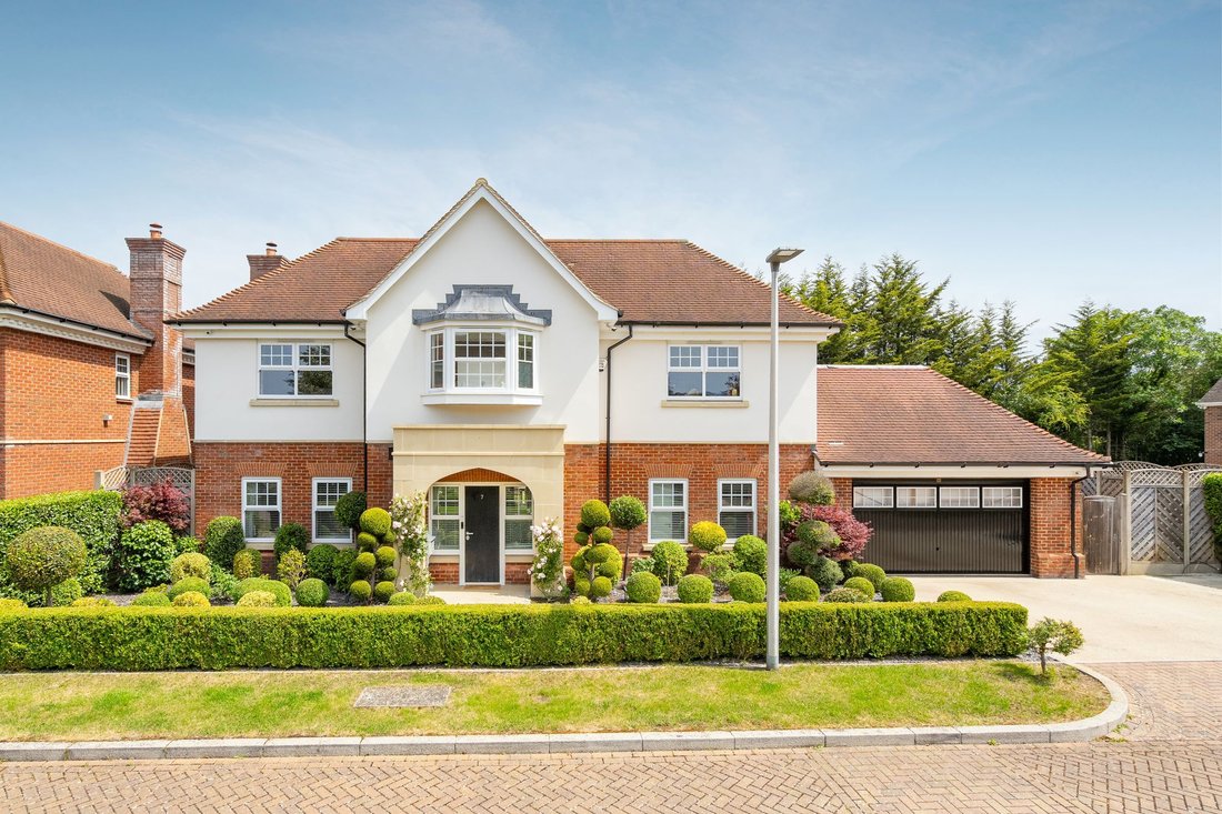 House in Winkfield, England 1 - 18365005