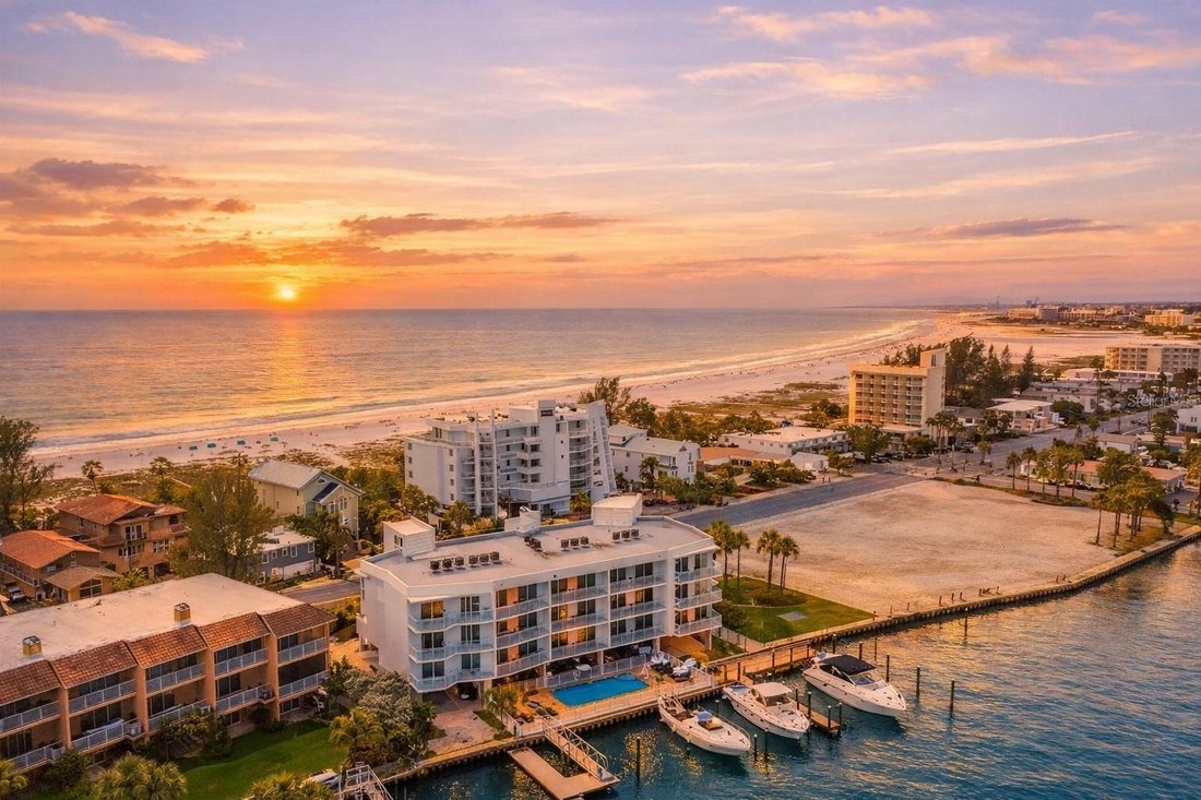 Condominio en St. Pete Beach, Florida, Estados Unidos 1 - 18365515