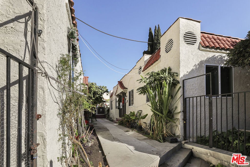 Los Angeles, California, United States 1 - 18362012