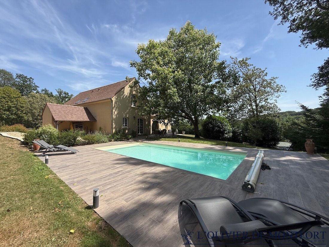 House in Montfort-l'Amaury, Ile-de-France, France 2 - 18363447
