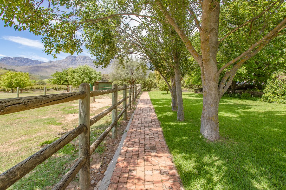 Farm Ranch in Drakenstein Local Municipality, Western Cape, South Africa 5 - 18369074