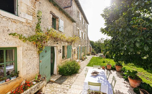 Villa in Niort, Nouvelle-Aquitaine, France 1