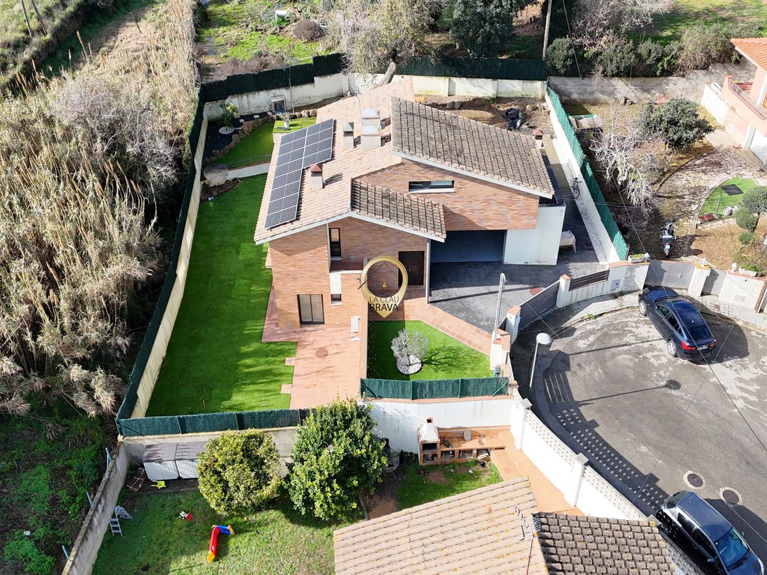 Chalet in Sant Feliu de Guixols, Catalonia, Spain 1 - 18362739