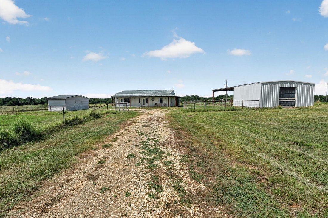 House in Thrall, Texas, United States 3 - 18366176