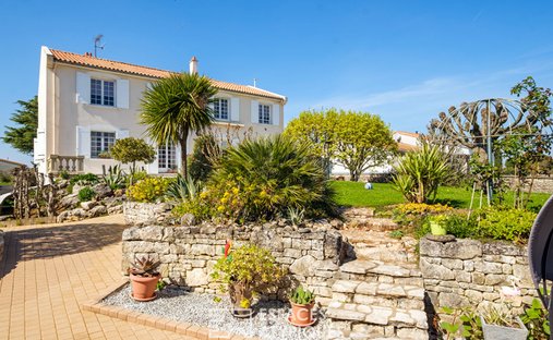 Villa in Niort, Nouvelle-Aquitaine, France 1
