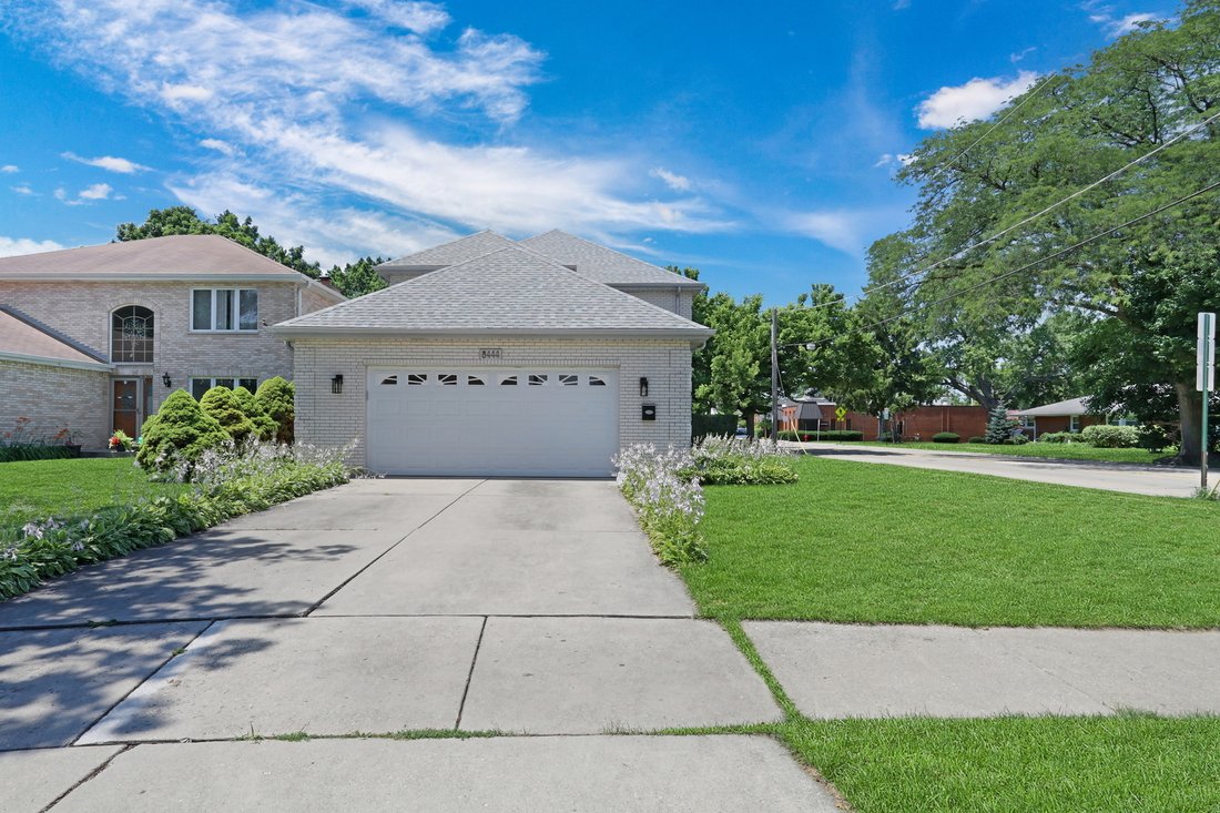 House in Morton Grove, Illinois, United States 2 - 18365569