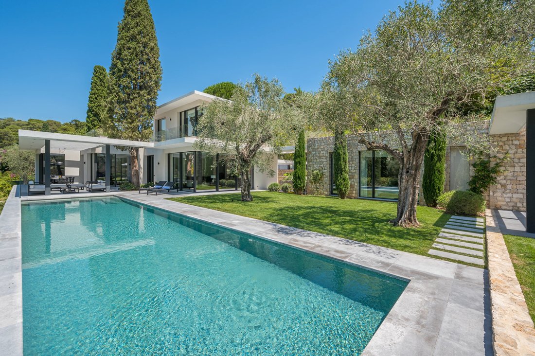 Villa in Saint-Jean-Cap-Ferrat, Provence-Alpes-Côte d'Azur, France 1 - 17670186