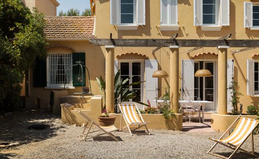 Estate in Six-Fours-les-Plages, Provence-Alpes-Côte d'Azur, France 1