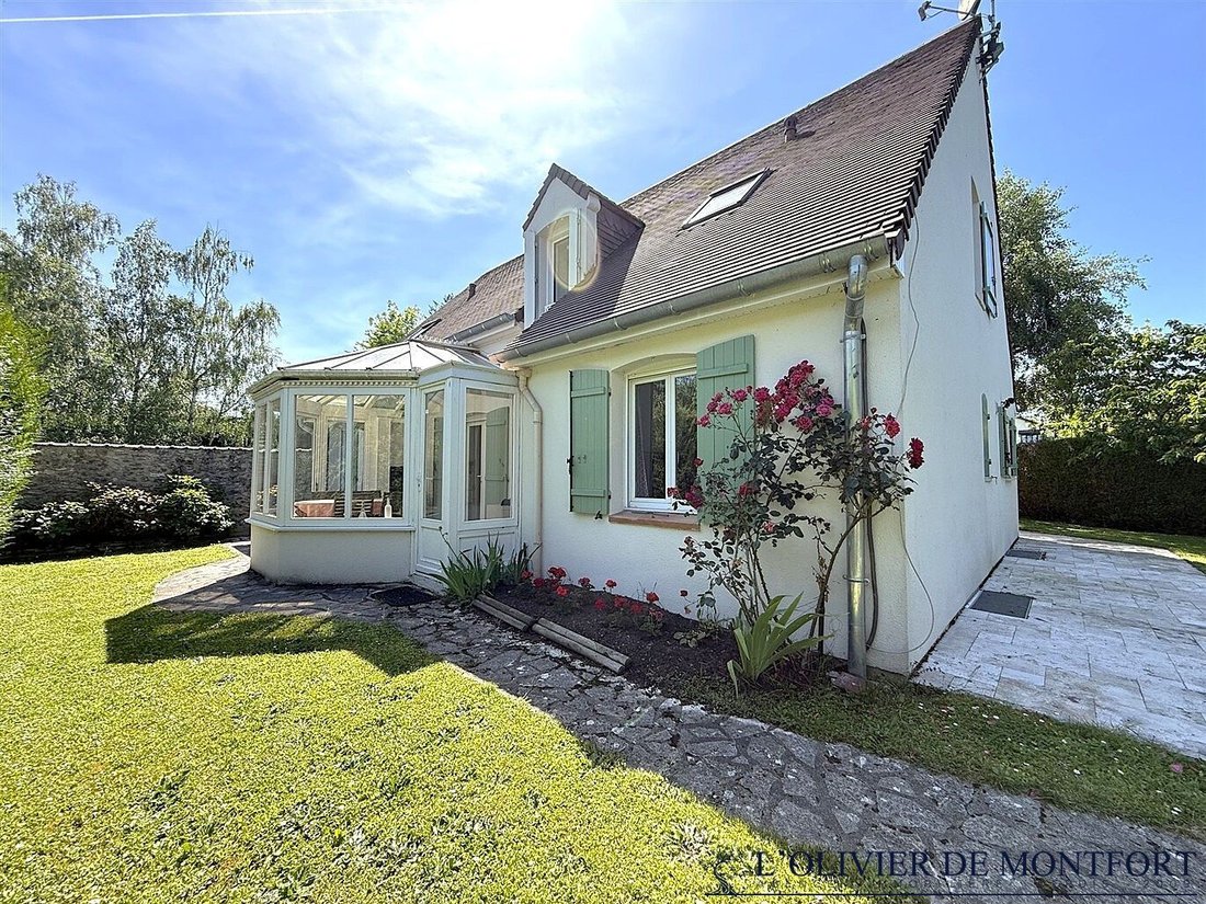 House in Montfort-l'Amaury, Ile-de-France, France 3 - 18363345