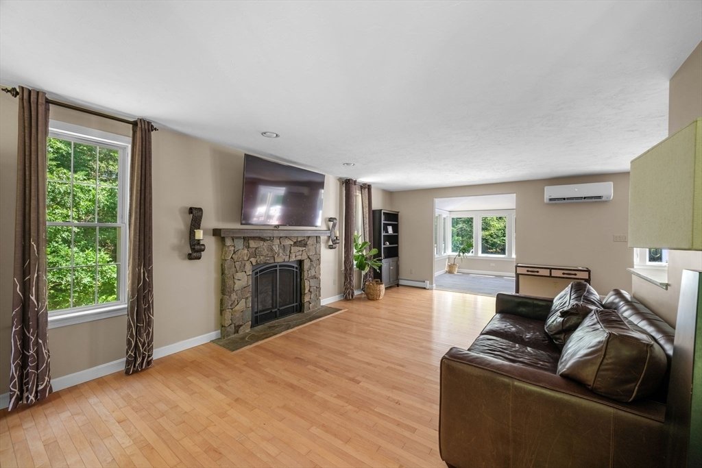House in Middleborough, Massachusetts, United States 4 - 18362471
