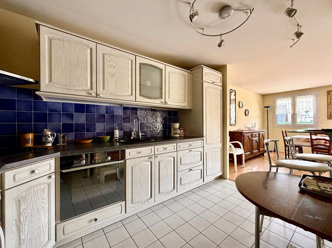 Apartment in Bois-Colombes, Ile-de-France, France 4 - 18362963