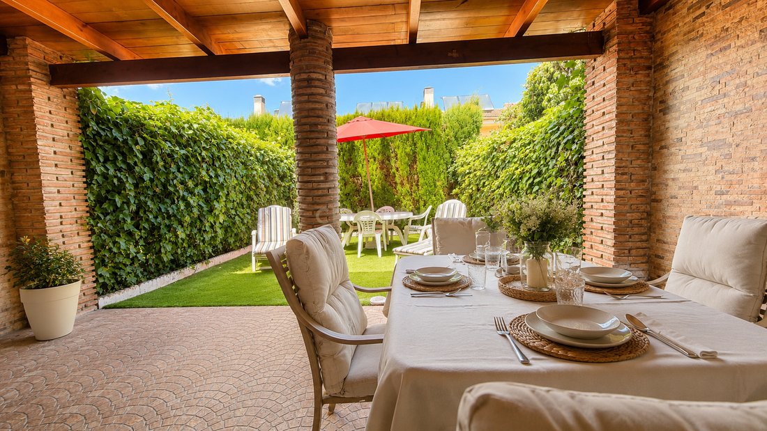 Villa in Churriana (District), Malaga, Spain 1 - 18009678