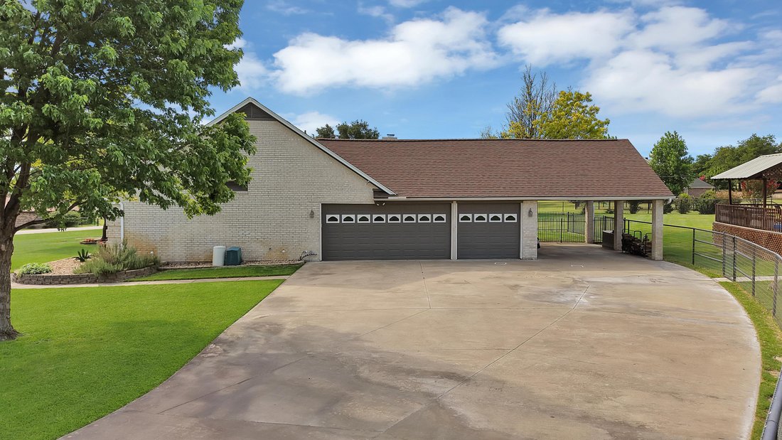 House in Weatherford, Texas, United States 2 - 18364474