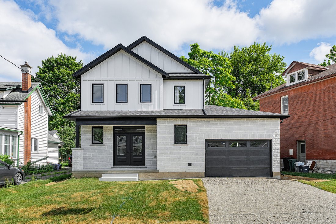 House in Cambridge, Ontario, Canada 2 - 18364305