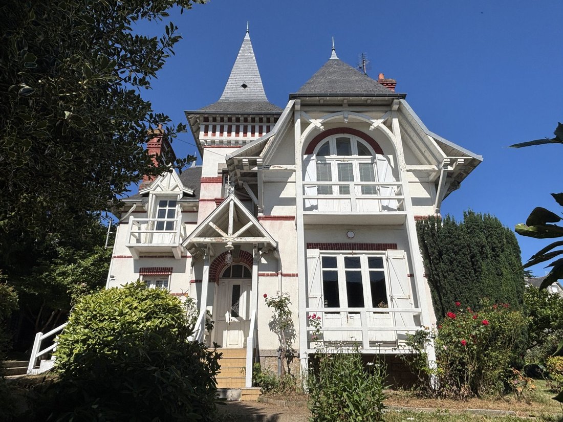 Estate in La Tour d'Auvergne, Saint-Brieuc, France 1 - 18369739