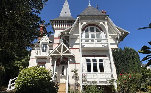 Estate in La Tour d'Auvergne, Saint-Brieuc, France 1
