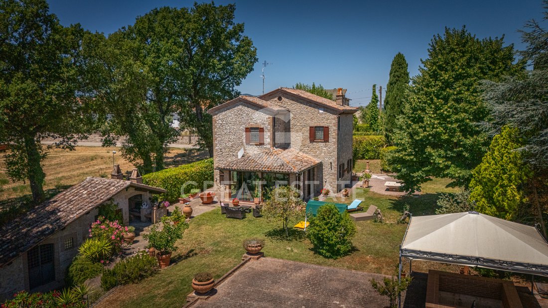 Estate in Avigliano Umbro, Umbria, Italy 4 - 18365807