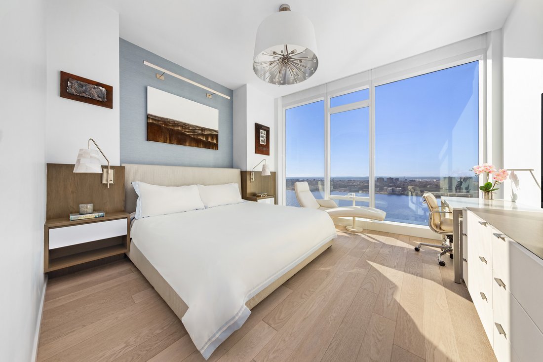 New York, New York, United States 5 - 18367078