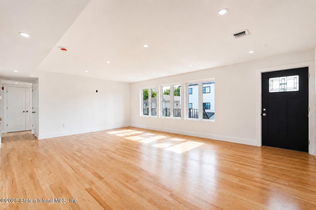 House in New York, New York, United States 4 - 18365211