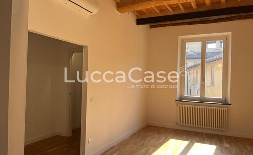 Apartment in Historic Center, Lucca, Tuscany 1