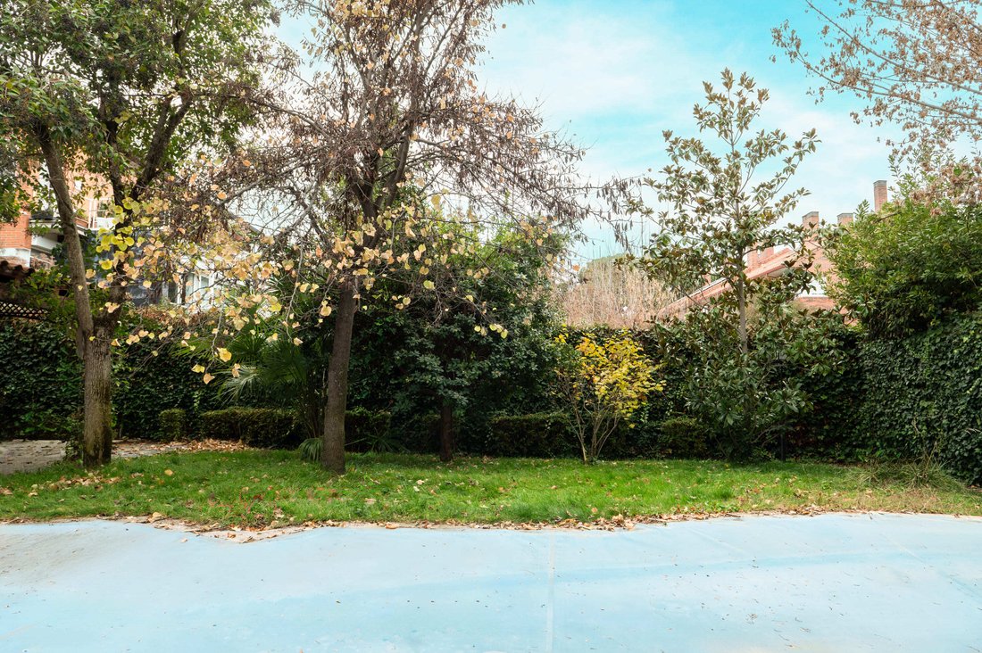 Villa in Pozuelo de Alarcon, Comunidad de Madrid, Spain 2 - 18362756