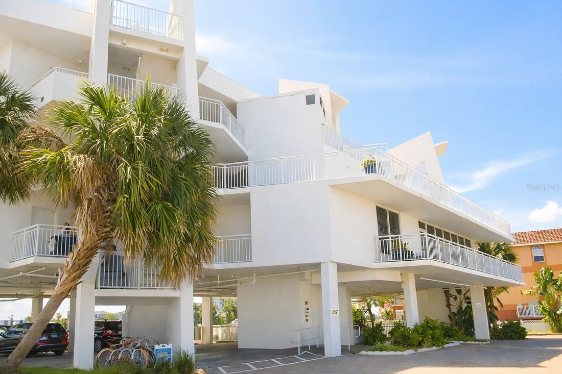 Condo in St. Pete Beach, Florida, United States 2 - 18365496