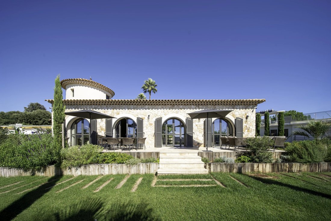 Villa in Antibes, Provence-Alpes-Côte d'Azur, France 2 - 18363951