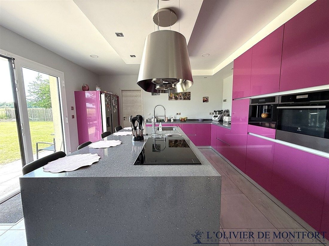House in Montfort-l'Amaury, Ile-de-France, France 5 - 18363276