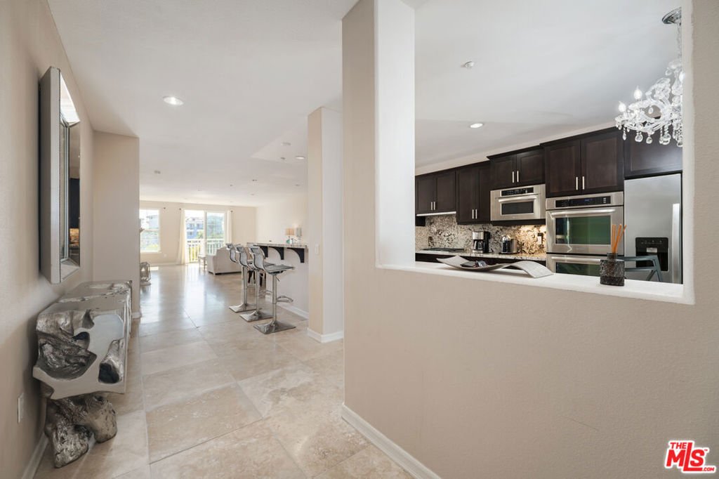 Condo in Oxnard, California, United States 3 - 18364941