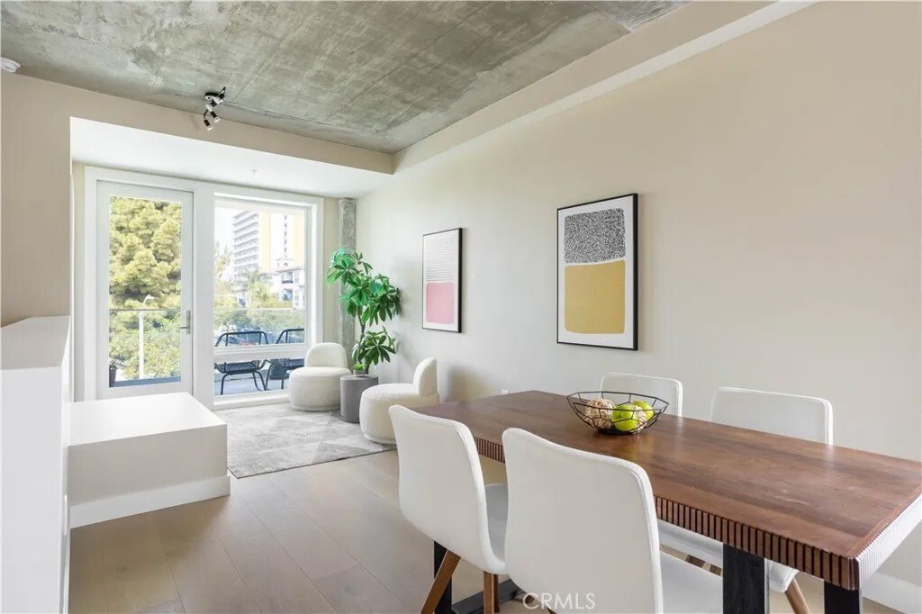 Condo in Altadena, California, United States 3 - 18366221