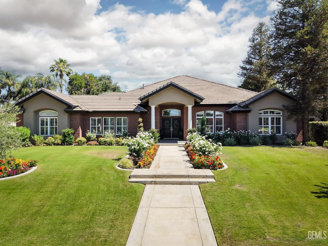 Bakersfield, California, United States 2 - 18364359