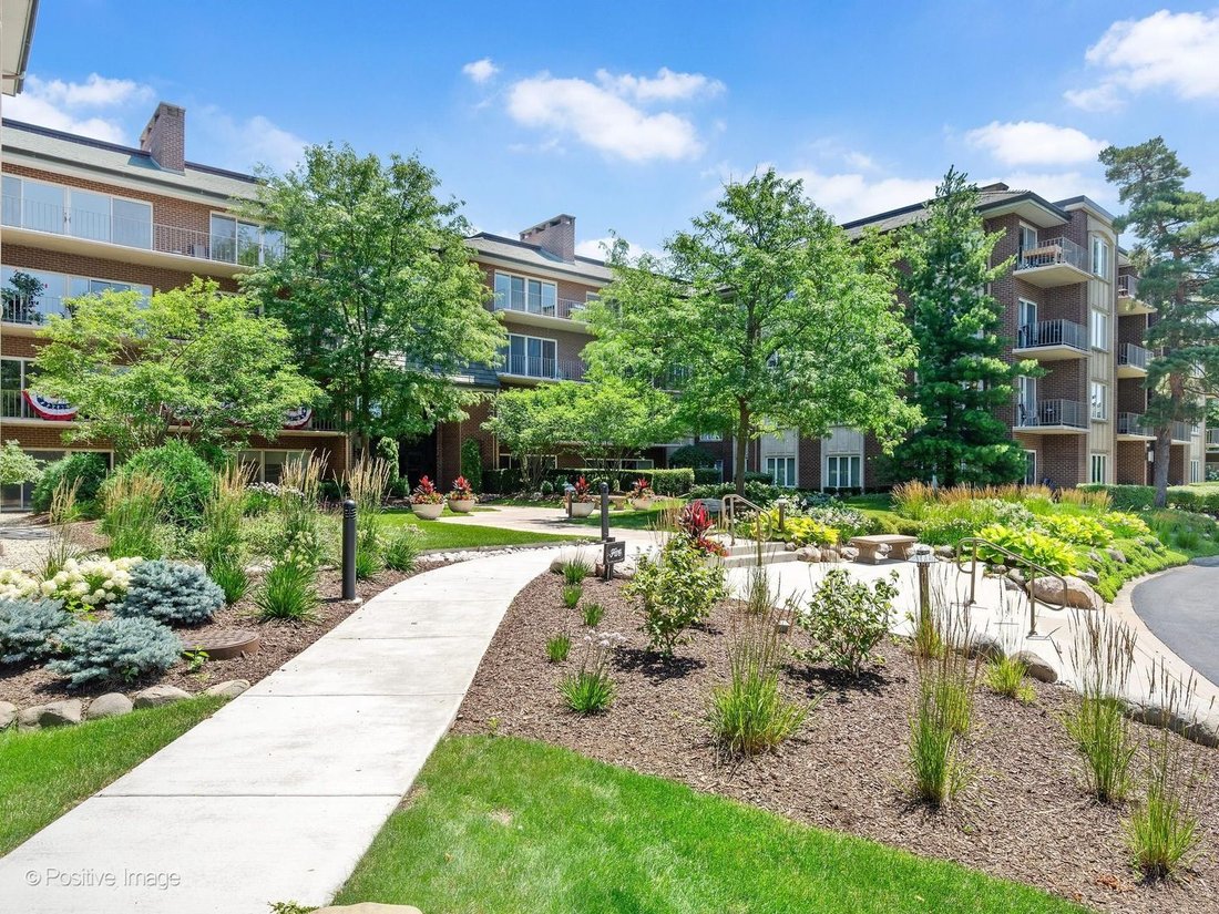 Condo in Oak Brook, Illinois, United States 2 - 18365613