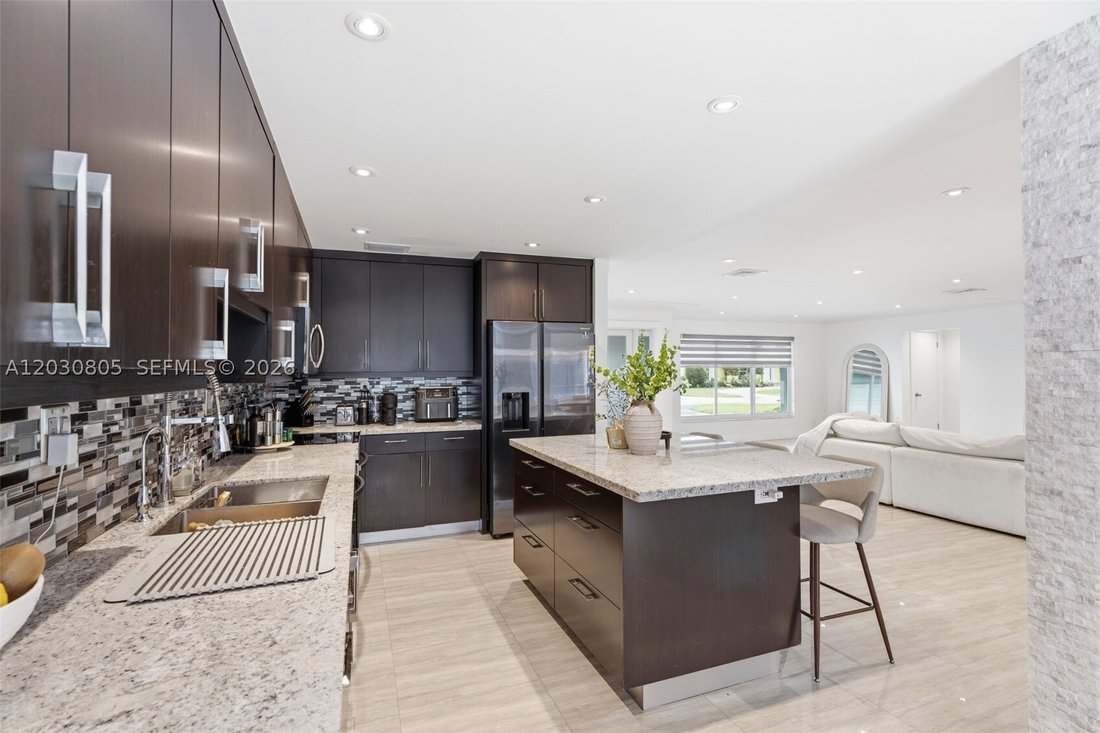 House in Hialeah, Florida, United States 3 - 18078690
