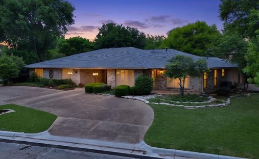 House in Arlington, Texas, United States 1
