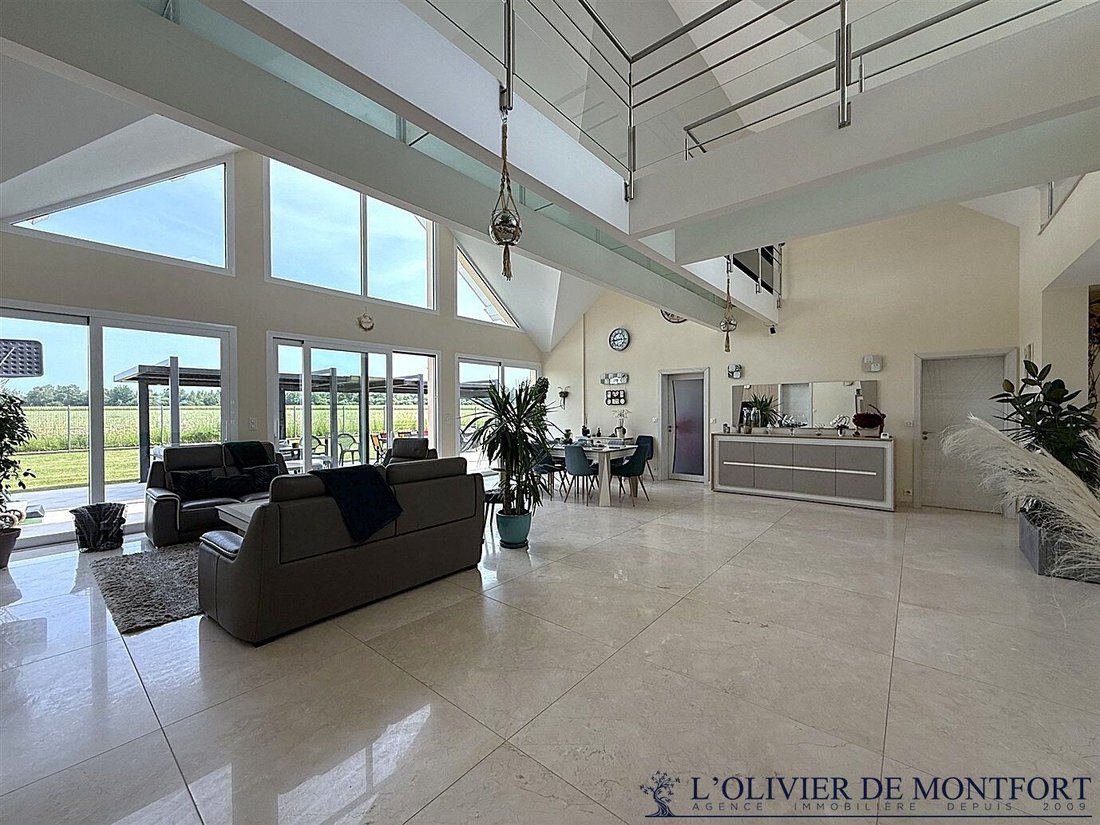 House in Montfort-l'Amaury, Ile-de-France, France 2 - 18363276