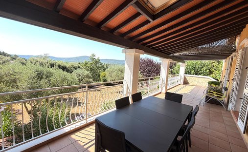 Villa in Sainte-Anastasie-sur-Issole, Provence-Alpes-Côte d'Azur, France 1