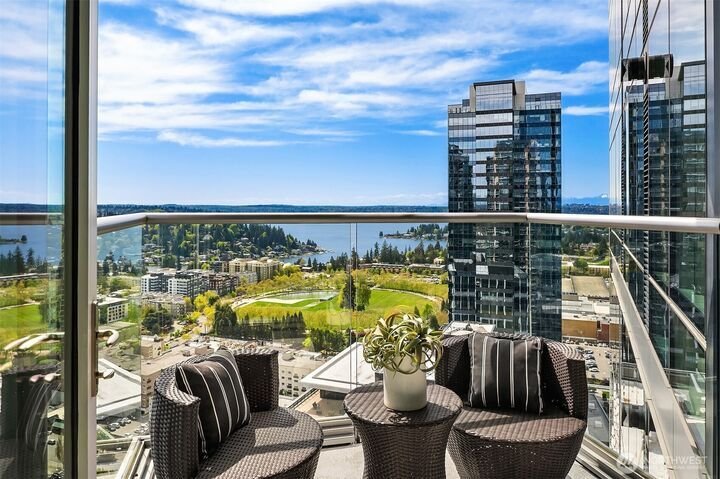 Condo in Bellevue, Washington, United States 1 - 18369842