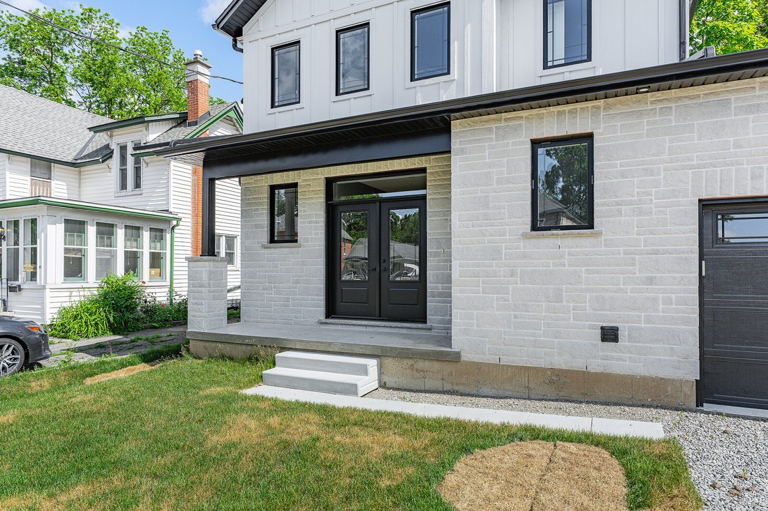 House in Cambridge, Ontario, Canada 4 - 18364305