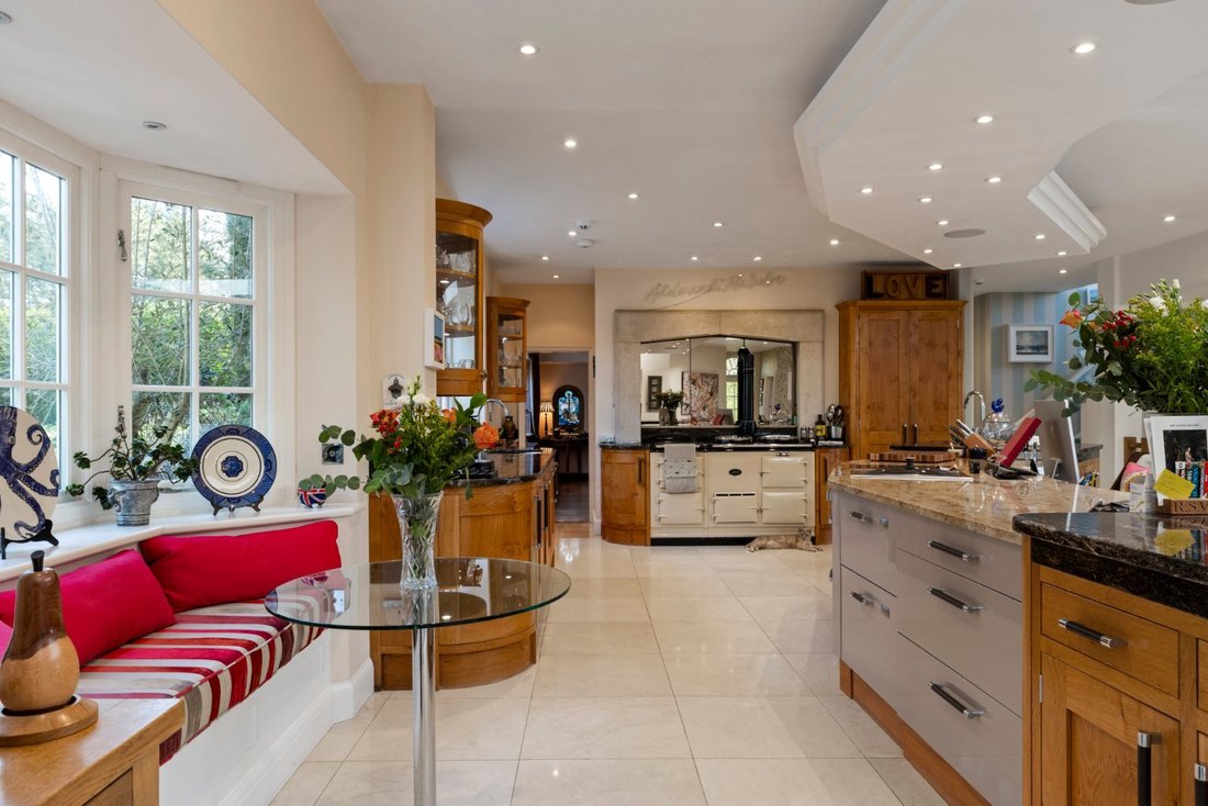 House in Lower Bourne (Farnham), Lower Bourne, England 4 - 18270248
