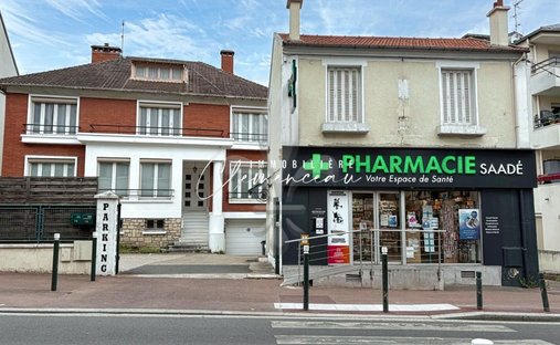 House in Centre, Nanterre, France 1