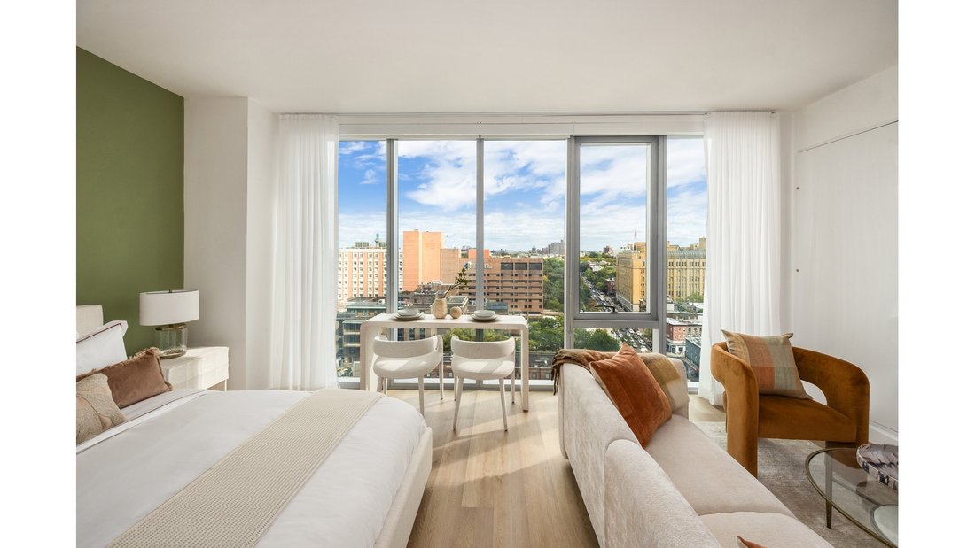 New York, New York, United States 2 - 18367068