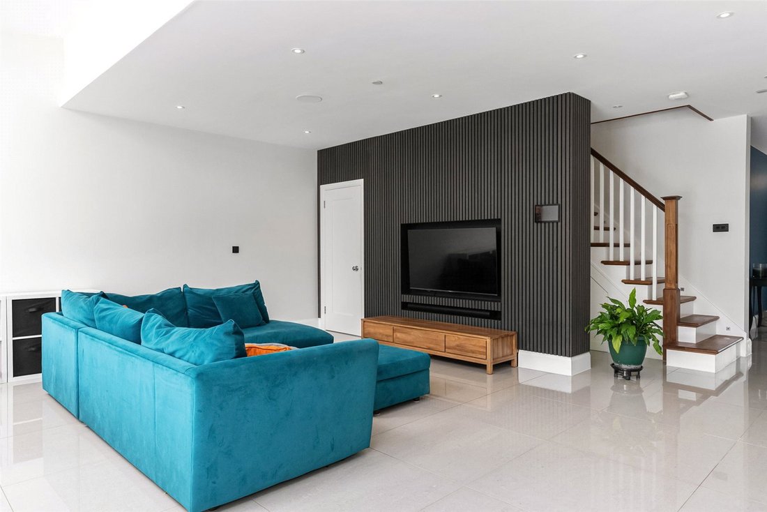 House in Laleham, Staines, England 5 - 18365031