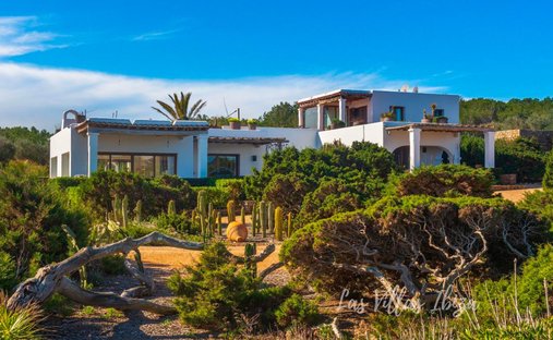 Villa in Sant Carles de Peralta, Santa Eularia des Riu, Balearic Islands 1