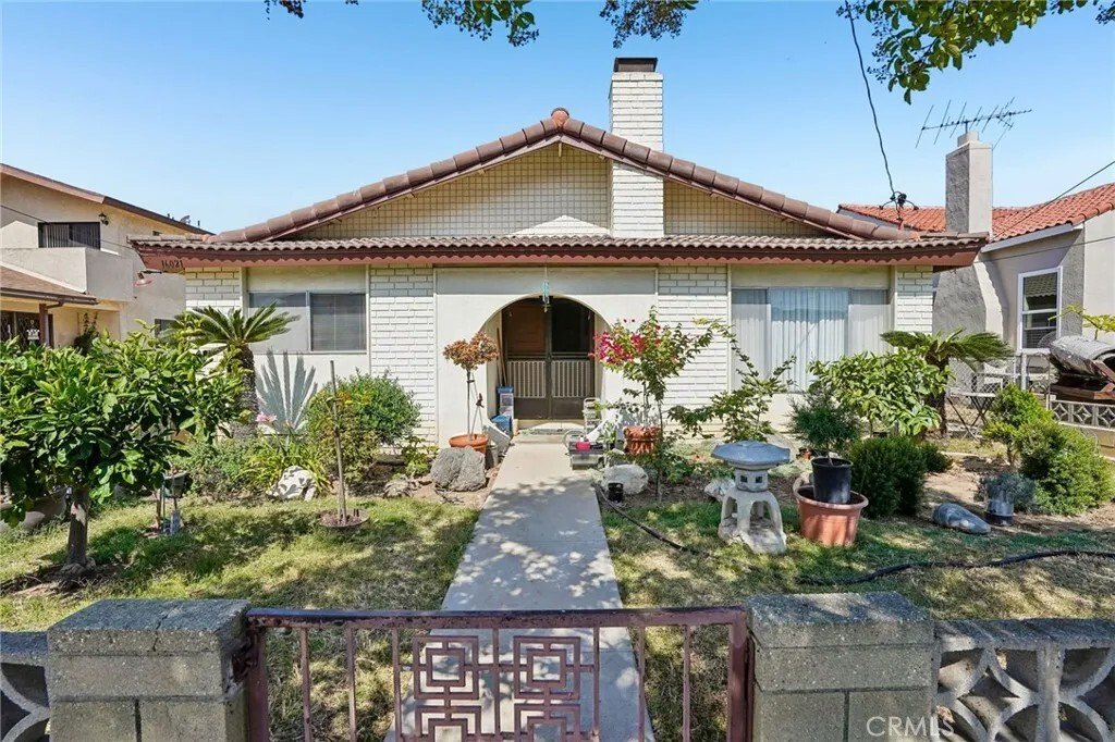 Gardena, California, United States 2 - 18366222