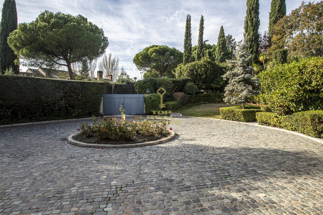 Chalet in Somosaguas, Pozuelo de Alarcon, Comunidad de Madrid 2 - 18362751