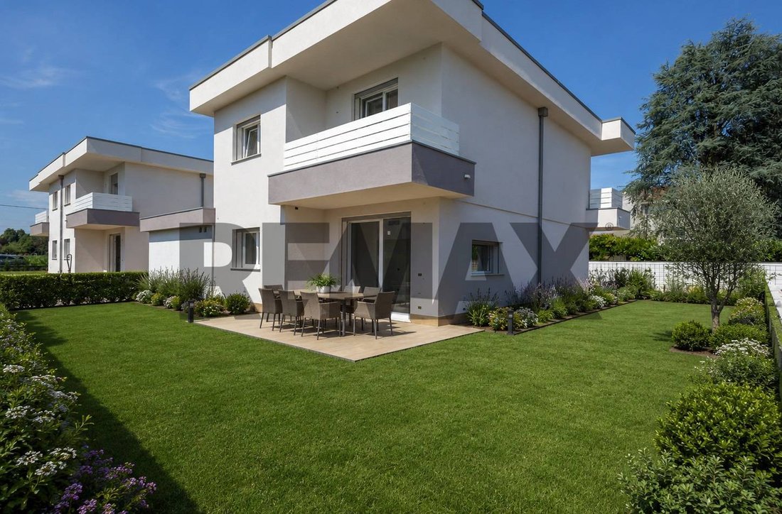 Villa in Sovico, Lombardy, Italy 1 - 18369492