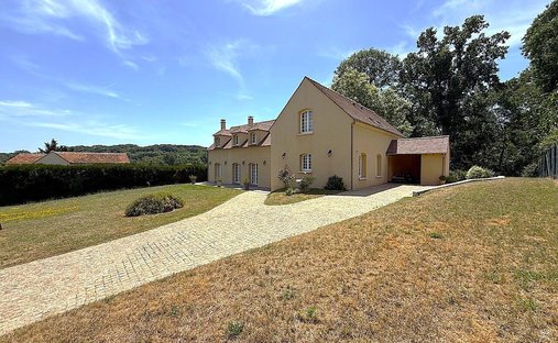 House in Montfort-l'Amaury, Ile-de-France, France 1